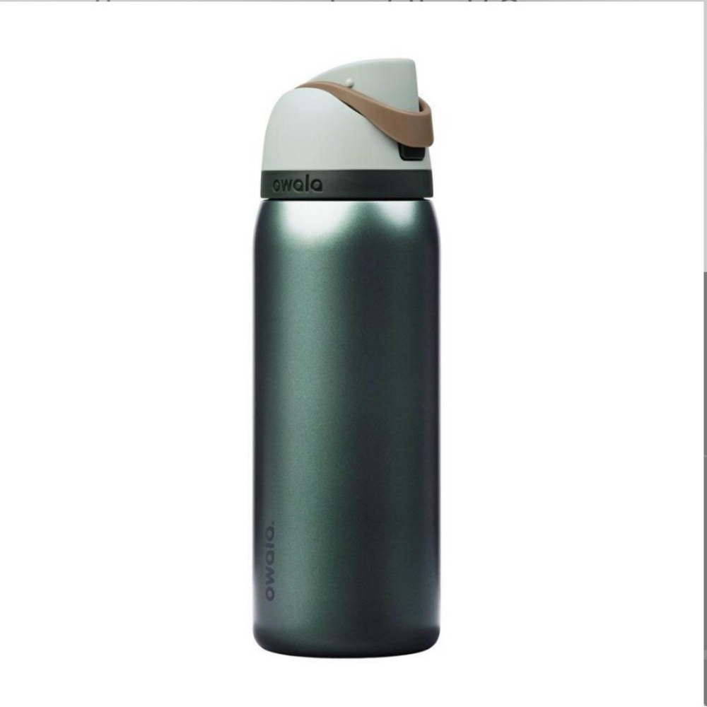 NEW Special Edition Holiday Owala 32oz FreeSip Water Bottle - wintergreen